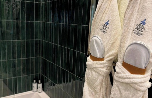 Triana Hotel | Ribera De Triana: 4-Star Eco-Friendly Retreat with Spa