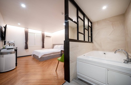 Dong-Gu Hotel | Eco-Friendly Hotel Ribero: Family Comfort in Gwangju