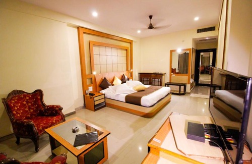 Jabalpur Hotel | Budget-Friendly Hotel Rishi Regency with Family Amenities