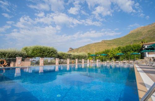 Marina di Maratea Hotel | Idyllic Hotel Ristorante Borgo La Tana with Oceanfront Views