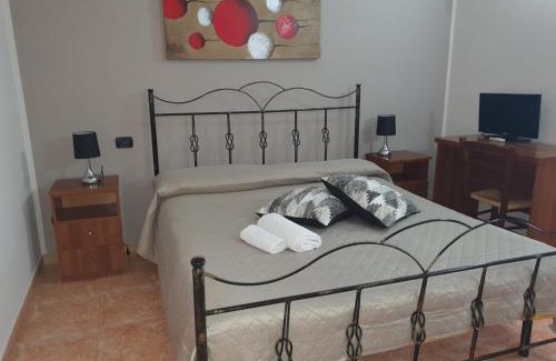 Capo Rizzuto Hotel | Relax at Hotel Ristorante L'Orizzonte with Private Beach Access