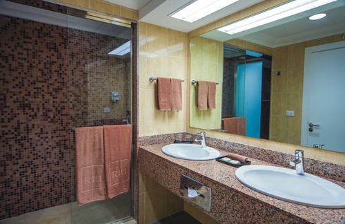 Downtown Cancun Resort | Riu Cancun - All Inclusive with Ocean View & Spa Access