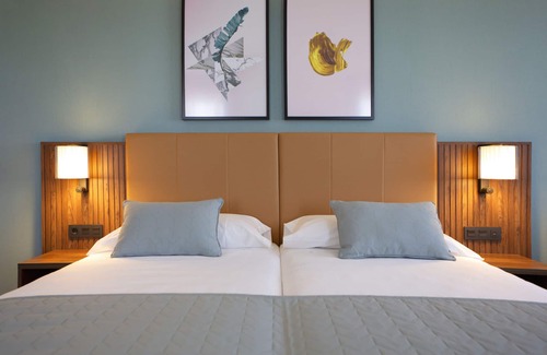 Moncloa - Arguelles Hotel | Experience Elegance at Hotel Riu Plaza España: 4-Star Stay