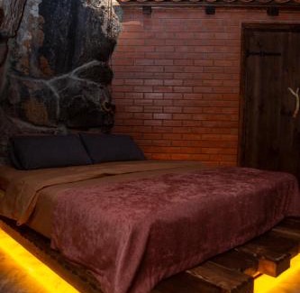 Akhalkalaki Hotel | Top-Rated Riverside Inn: Pet and Child-Friendly Retreat