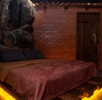 Akhalkalaki Hotel | Top-Rated Riverside Inn: Pet and Child-Friendly Retreat