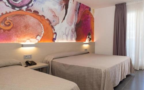 Santa Susanna Hotel | Relax at Hotel Riviera: Oceanfront Escape with Spa & Pool
