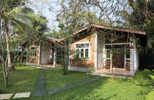 Ipalogama Hotel | Discover Hotel Ro Kalawewa: Oceanfront Bliss Awaits