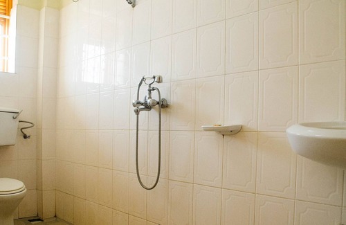 Rukungiri Hotel | Hotel Robathy Rukungiri