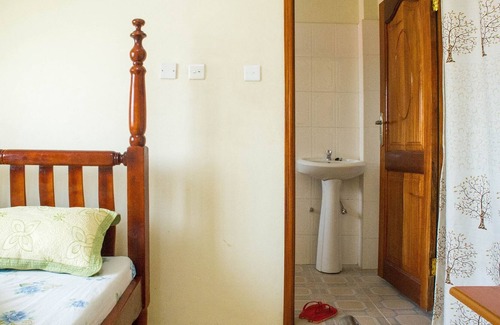 Rukungiri Hotel | Hotel Robathy Rukungiri