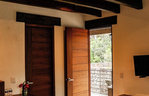 Valle de Bravo Hotel | Relaxing Retreat at Hotel Roca y Cantera - Guest Rated 9.8