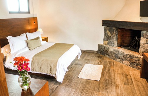 Valle de Bravo Hotel | Relaxing Retreat at Hotel Roca y Cantera - Guest Rated 9.8