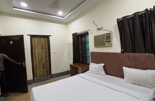 Ballygunge House | Hotel Rocking Yash Stays