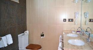 Lloret Town Center Hotel | Relax at Hotel Roger de Flor with Oceanfront Views