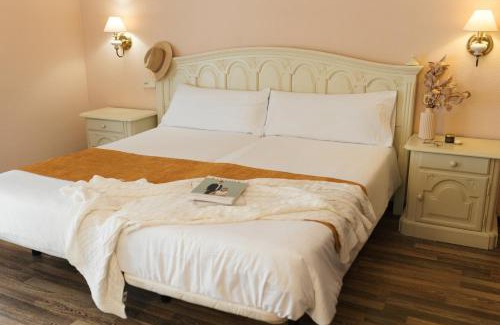 Lloret Town Center Hotel | Relax at Hotel Roger de Flor with Oceanfront Views
