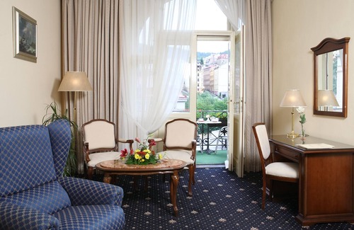 City Centre Hotel | Romantic Getaway at Hotel Romance with Spa & Pet-Friendly Perks