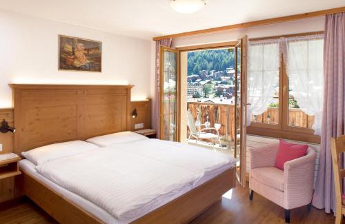 Zermatt City Centre Hotel | Experience Hotel Romantica: Family-Friendly & Highly Rated