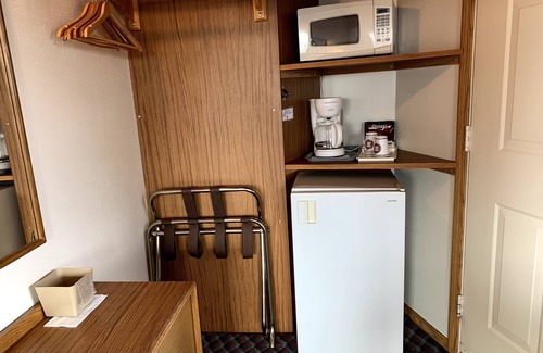 Crooked River Ranch Hotel | Pet-Friendly Hotel Room with Pool & Kitchen, Rated 10/10