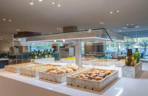 Roquetas de Mar Hotel | Relax at Hotel Roquetas El Palmeral - Pet Friendly Oasis