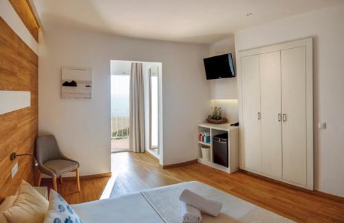 Malgrat de Mar Hotel | Discover Hotel Rosa Nàutica: Oceanfront & Pet Friendly Stay