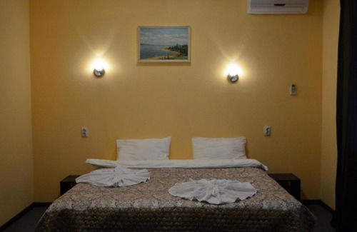 Sovetsky City District Hotel | Pet-Friendly Hotel Rose NN with Pool & Breakfast Options