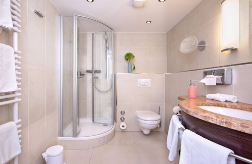 Neuhausen Hotel | Welcoming Hotel Rotkreuzplatz: Family-Friendly Amenities