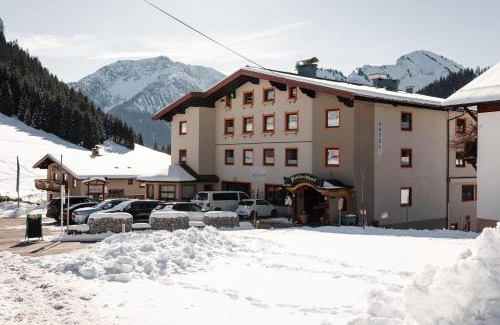 Berwang Hotel | Pet-Friendly Hotel Rotlechhof with Oceanfront Spa Retreat