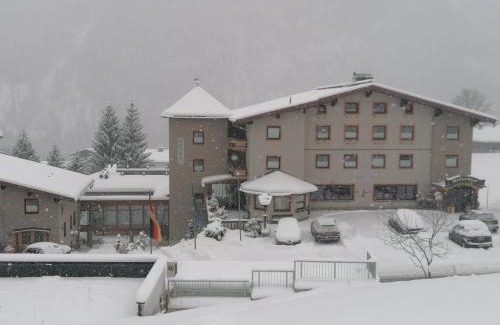Berwang Hotel | Pet-Friendly Hotel Rotlechhof with Oceanfront Spa Retreat