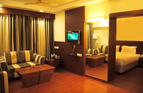 Kanpur Hotel | Discover Comfort at Hotel Royal Cliff with Pool & Dining