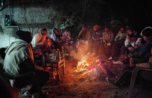 Banjar Hotel | Family-Friendly Hotel Royal Galaxy Tirthan with Dining Options