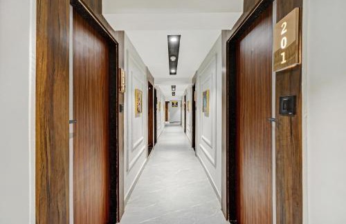 Navrangpura Hotel | Budget-Friendly Hotel Royal Stay with Breakfast Included