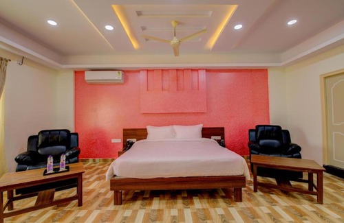 Kolar Apartment | Budget-Friendly Hotel Royal Suites: Pet & Child Friendly