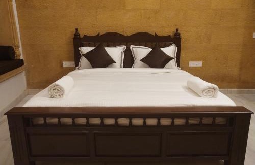 Amar Sagar Pol Hotel | Explore Royal Empire Resort Jaisalmer: Pet-Friendly Stay