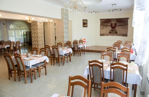Svidnik Hotel | Pet-Friendly Hotel Rubín: Family Comfort and Breakfast Included