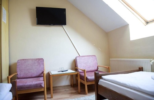 Svidnik Hotel | Pet-Friendly Hotel Rubín: Family Comfort and Breakfast Included