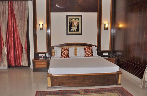 Rudrapur Hotel | Discover Hotel Rudra Continental: Family-Friendly Retreat