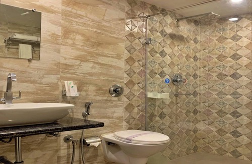 Varanasi Hotel | Discover Comfort at Hotel Runway Inn with Pool & Dining
