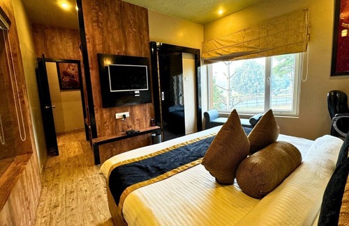 Varanasi Hotel | Discover Comfort at Hotel Runway Inn with Pool & Dining