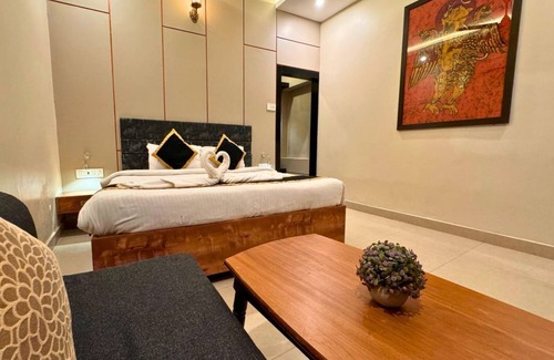 Varanasi Hotel | Discover Comfort at Hotel Runway Inn with Pool & Dining