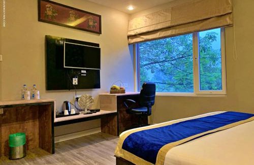 Varanasi Hotel | Relax at Hotel Runway Inn with Pool & Family-Friendly Amenities