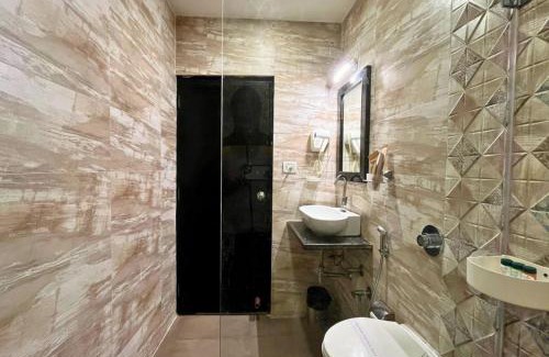 Varanasi Hotel | Relax at Hotel Runway Inn with Pool & Family-Friendly Amenities