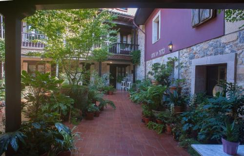 Mestas de Con House | Inviting Hotel Rural "Corru San Pumés" with Kid & Pet Perks