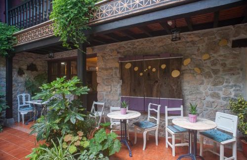 Mestas de Con House | Inviting Hotel Rural "Corru San Pumés" with Kid & Pet Perks