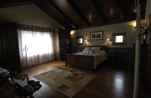 Broto House | Scenic Hotel Rural El Portón de Murillo with Ocean Views