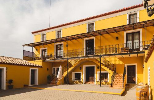 Caudete de las Fuentes House | Inviting Hotel Rural Entreviñas with Family-Friendly Amenities