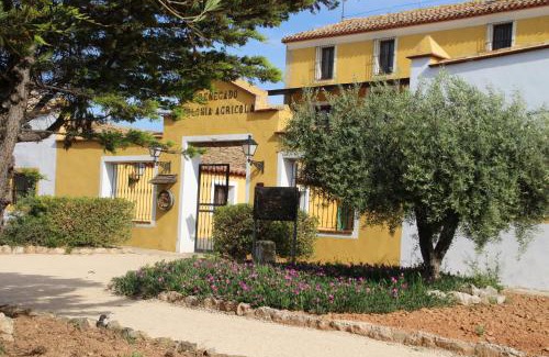 Caudete de las Fuentes House | Inviting Hotel Rural Entreviñas with Family-Friendly Amenities