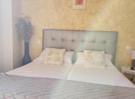 Torremocha de Jarama Hotel | Pet-Friendly Hotel Rural Luna Llena with Pool & Family Dining