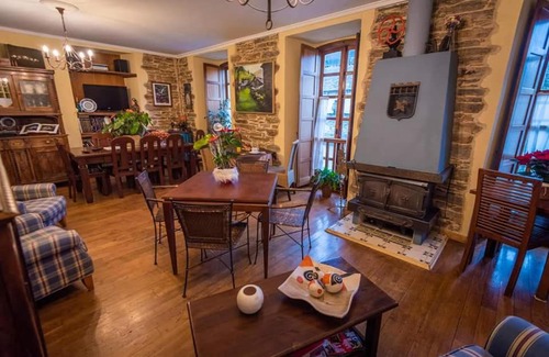 Villanueva de Oscos Hotel | Guest Rated 9.6: Hotel Rural Oscos with Family-Friendly Dining