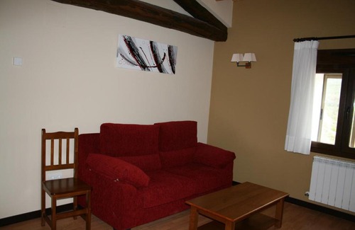 Oncala House | Pet-Friendly Hotel Rural San Millán with Family Amenities