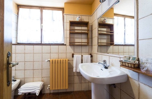 Pereda de Ancares House | Relaxing Retreat at Hotel Rural Valle de Ancares