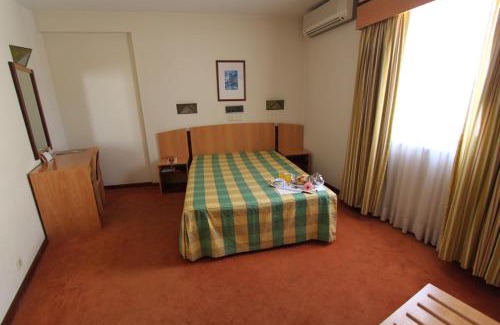 Porto Alto Hotel | Welcoming Hotel São Lourenço with Pool & Breakfast Included